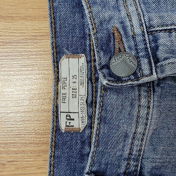 Free People button fly denim cutoff jean shorts - Picture 5 of 6
